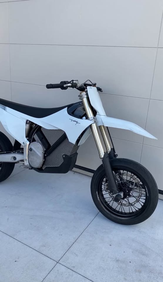 2024 Stark varg alpha - Image 4