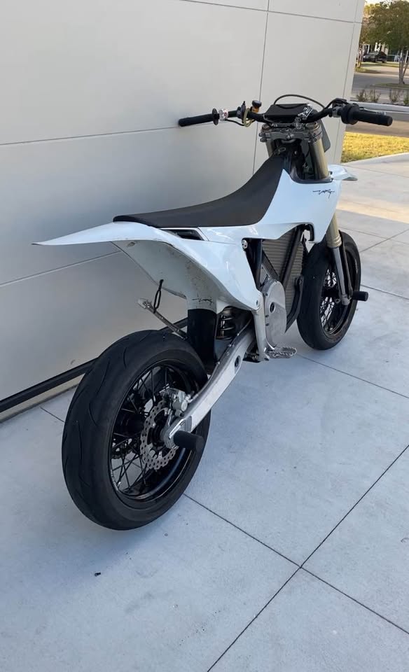 2024 Stark varg alpha - Image 3